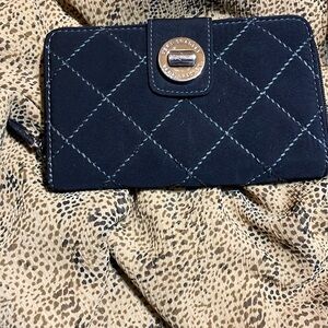 VERA BRADLEY BLk QUILTED WALLET SILVER HARDWARE TURNLOCK CLOSURE OUTSIDE POCKET